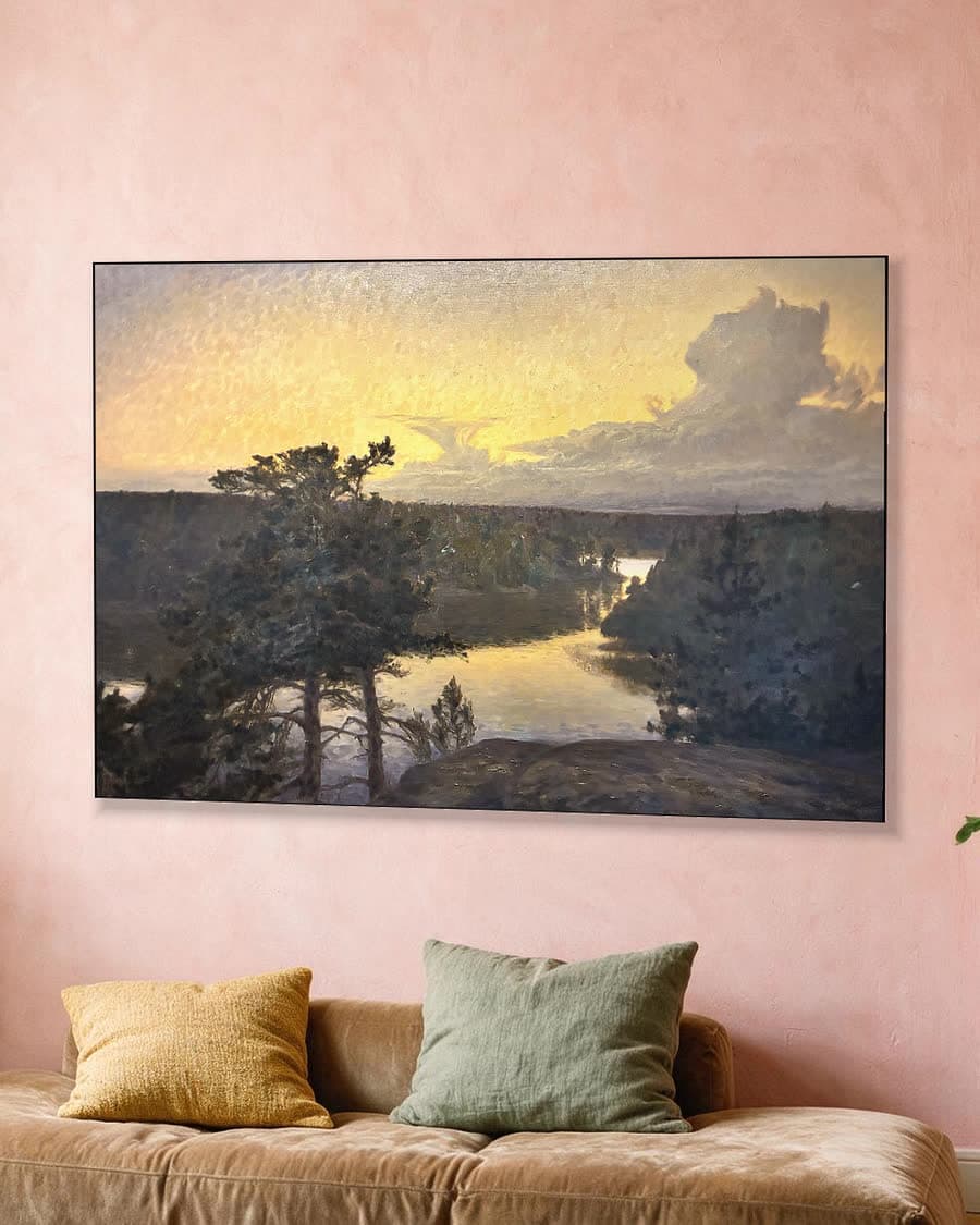 Het klaart op na de regen in een aluminium frame aan dezelfde muur