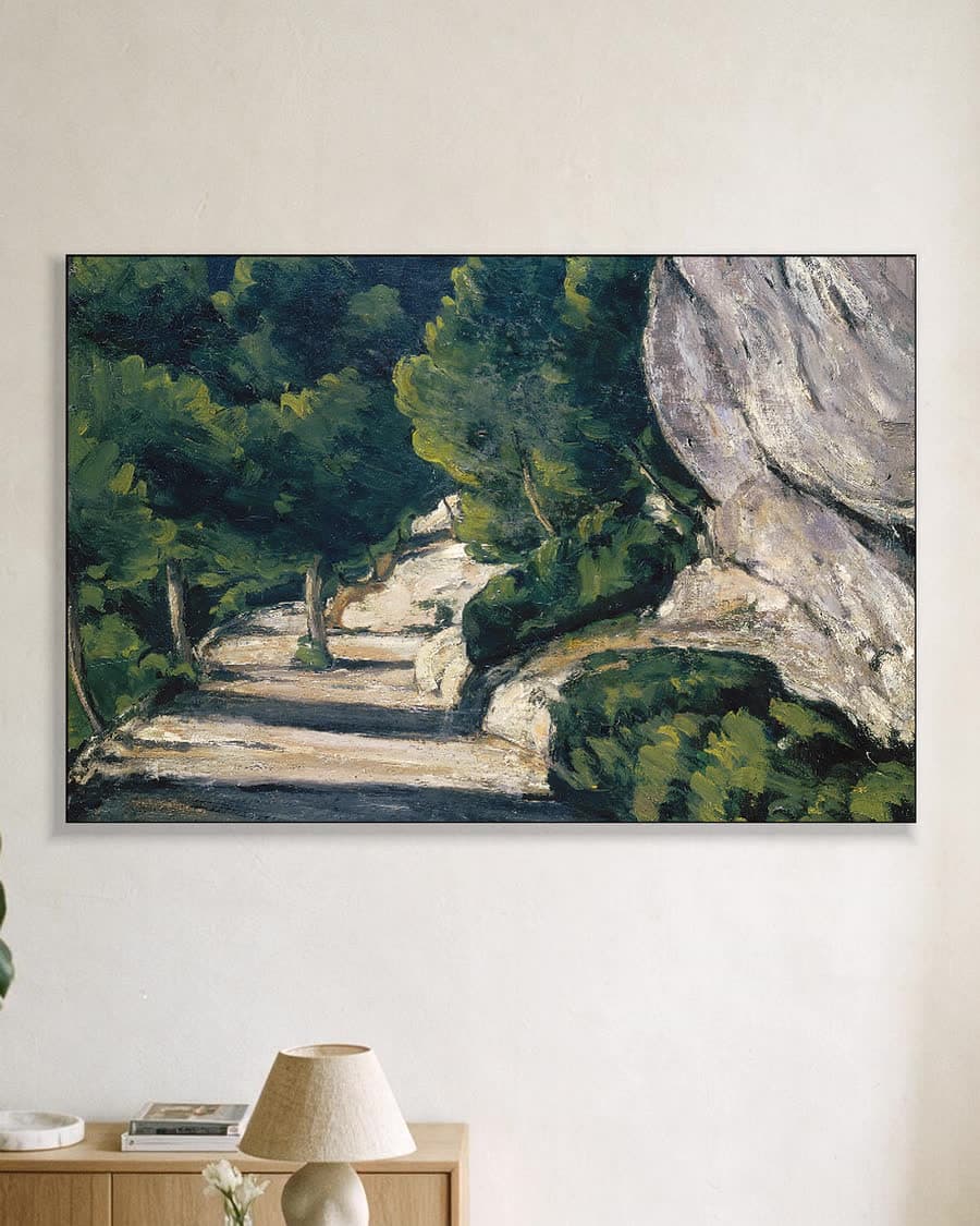 Landschap, weg met bomen in een rotsgebergte in een aluminium frame aan dezelfde muur