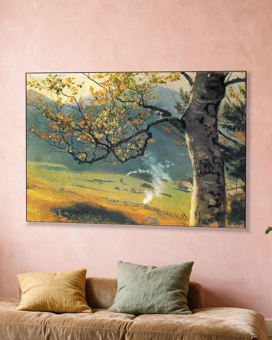 Herfstboom in de vallei in een aluminium frame aan dezelfde muur
