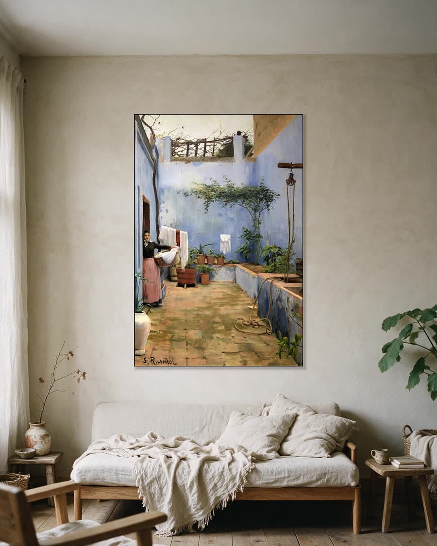De blauwe patio in Sitges in een aluminium frame aan dezelfde muur
