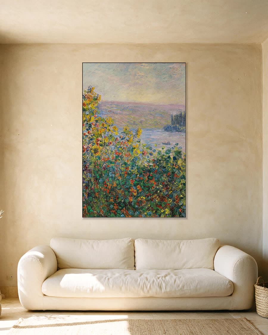 Bloemperken bij Vétheuil in een aluminium frame aan dezelfde muur