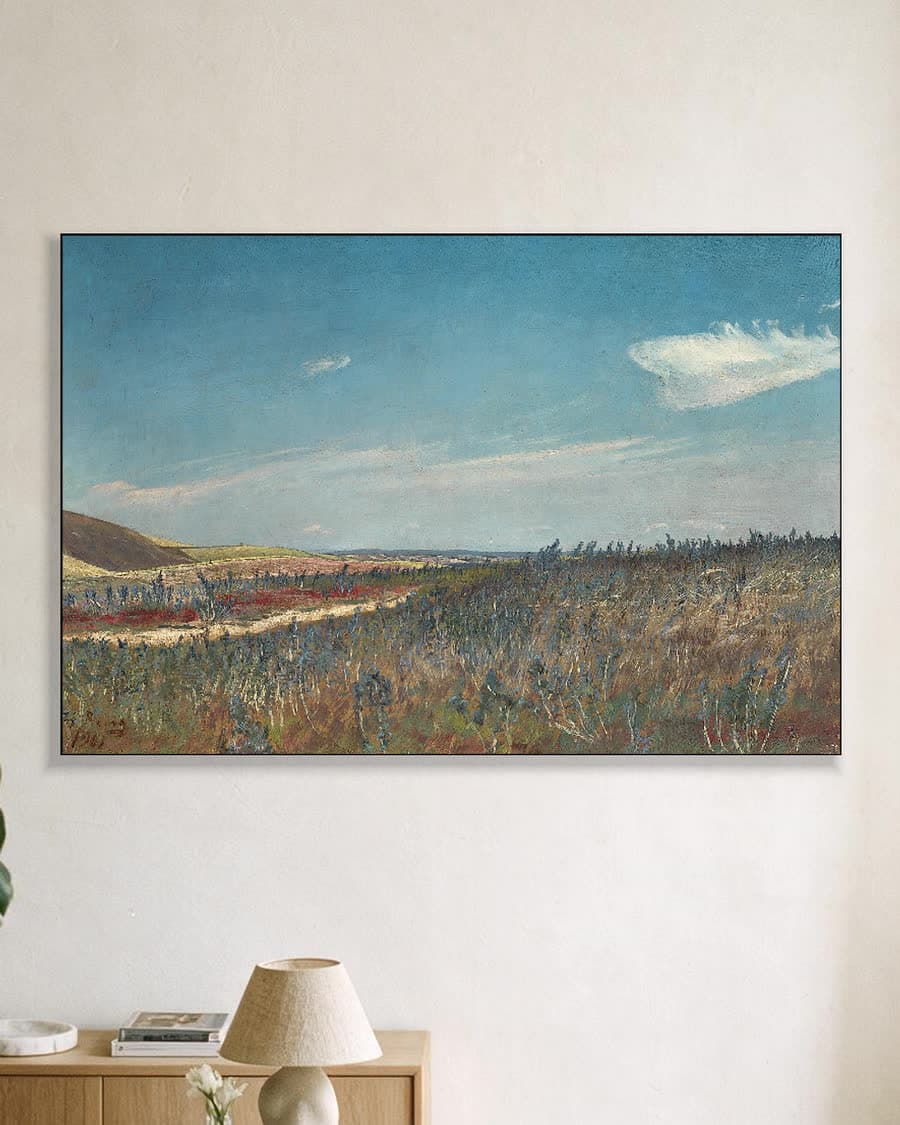 Akker met bloeiend slangenkruid bij Frederiksværk in een aluminium frame aan dezelfde muur