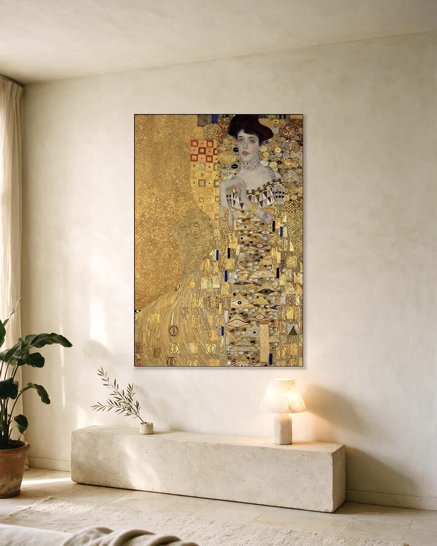 Adèle Bloch-Bauer I in een aluminium frame aan dezelfde muur