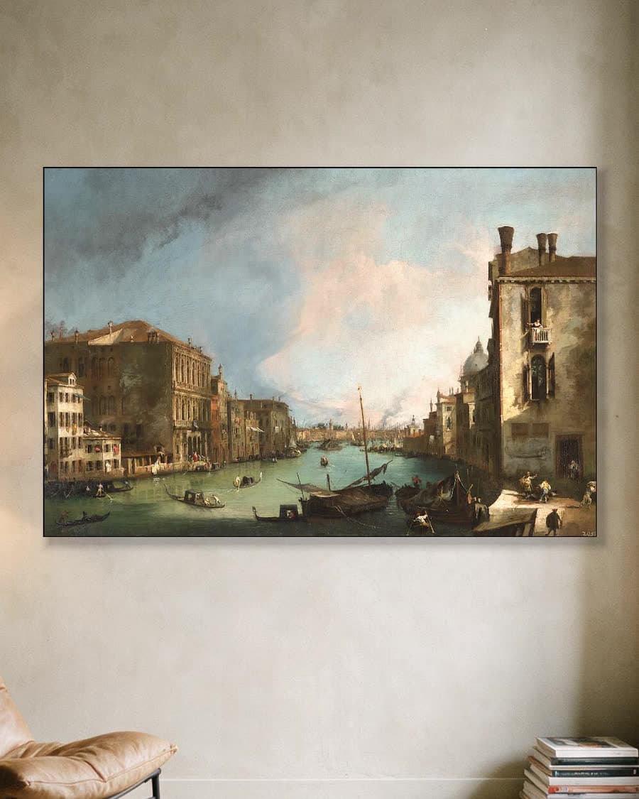 Gondels op het Canal Grande in een aluminium frame aan dezelfde muur