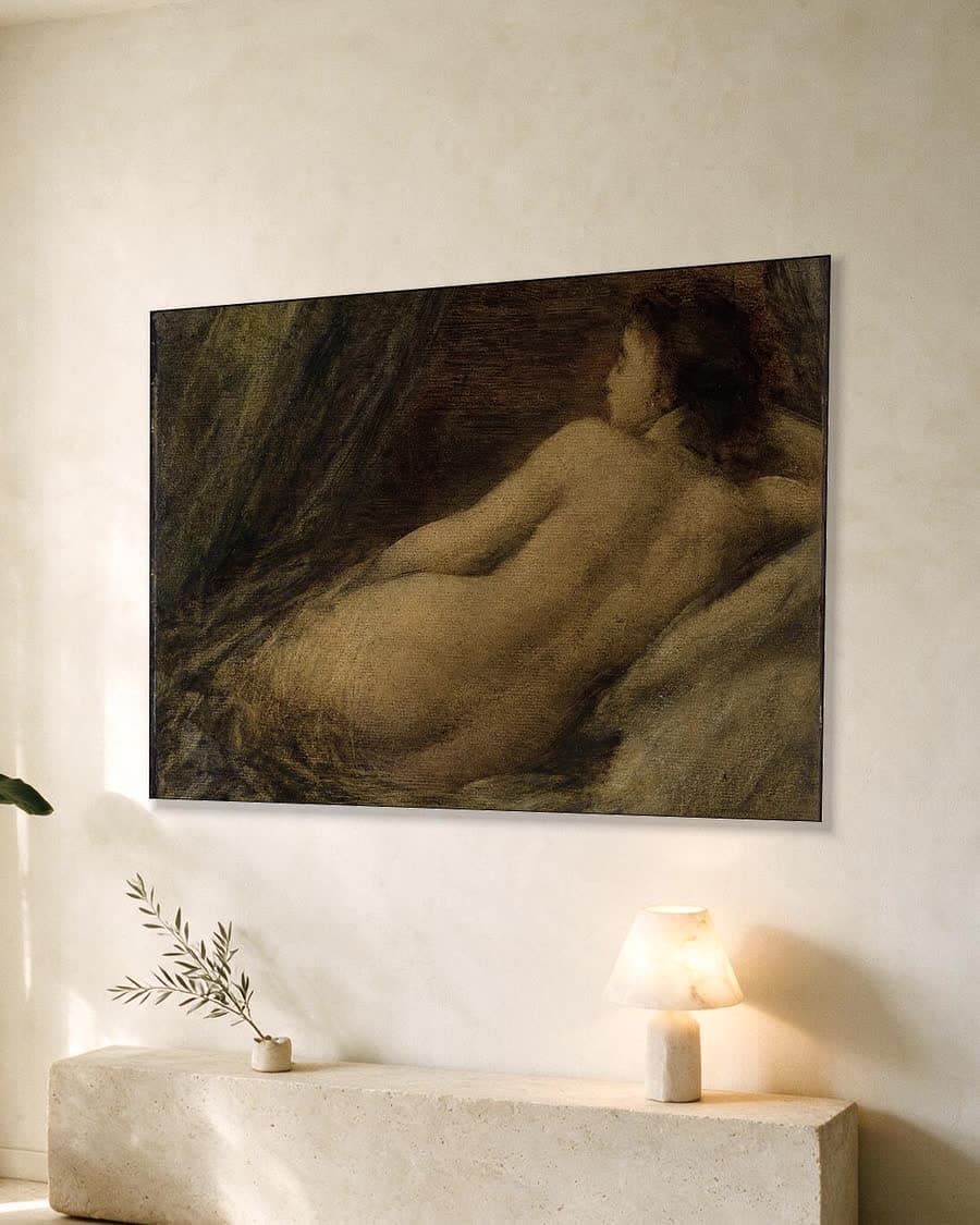 Liggend naakt in een aluminium frame aan dezelfde muur