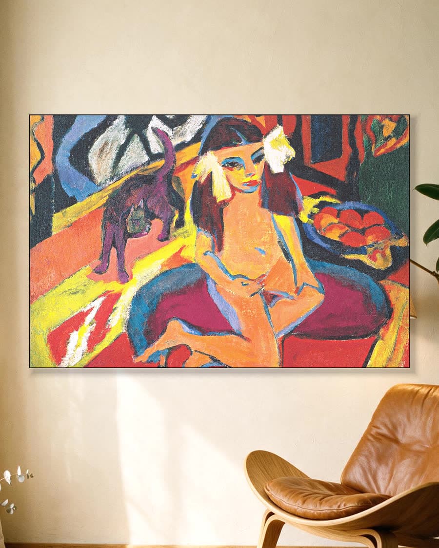 Meisje met kat (Franzi) in een aluminium frame aan dezelfde muur