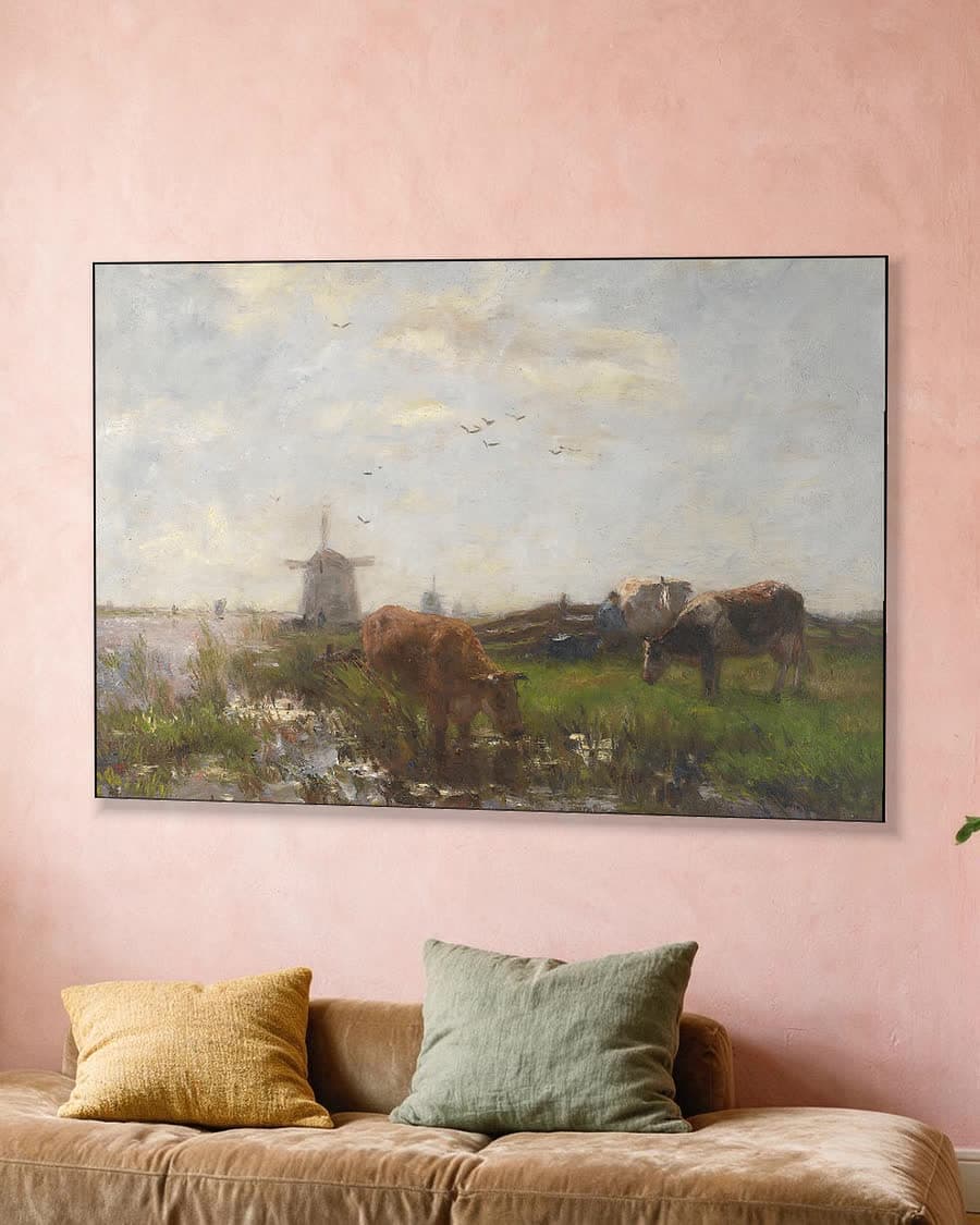 Grazend vee aan de waterkant in een aluminium frame aan dezelfde muur