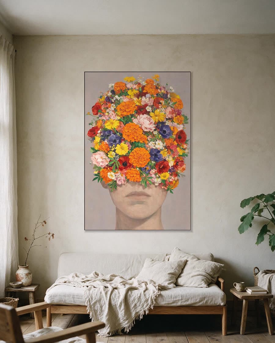 Aangesneden kop in een aluminium frame aan dezelfde muur