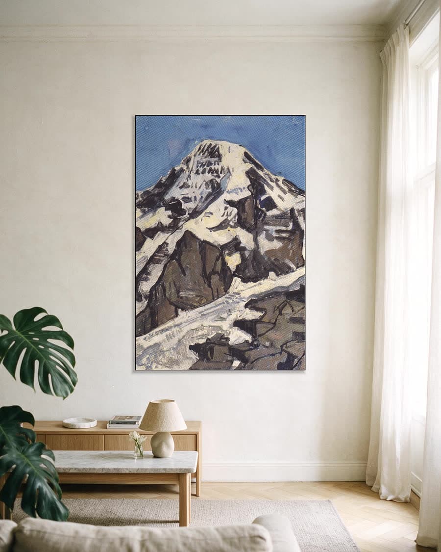 Majestueuze bergtoppen in een aluminium frame aan dezelfde muur