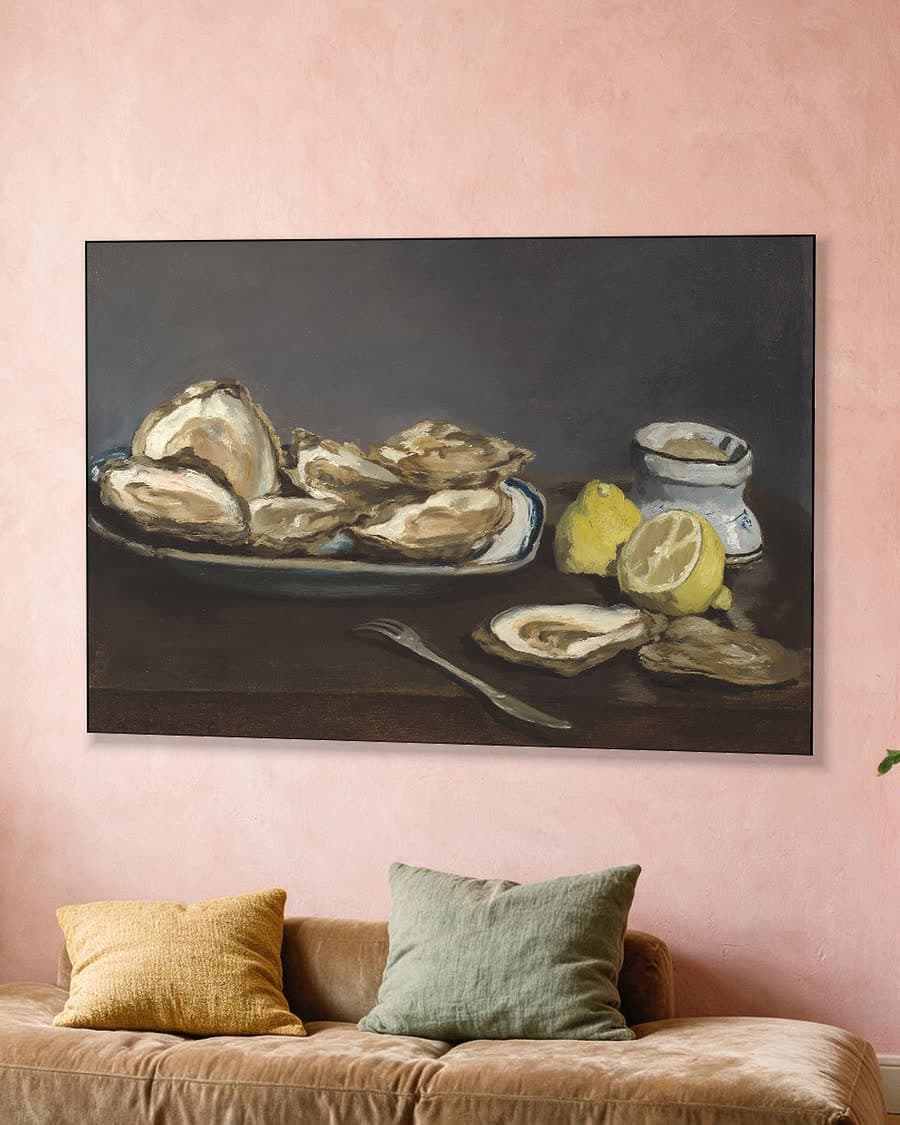 Oesters in een aluminium frame aan dezelfde muur