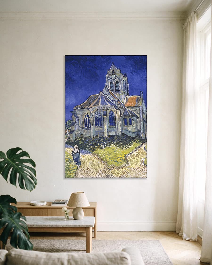 De kerk van Auvers-sur-Oise in een aluminium frame aan dezelfde muur
