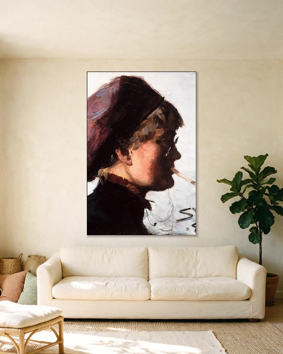 Julia Stromberg in een aluminium frame aan dezelfde muur