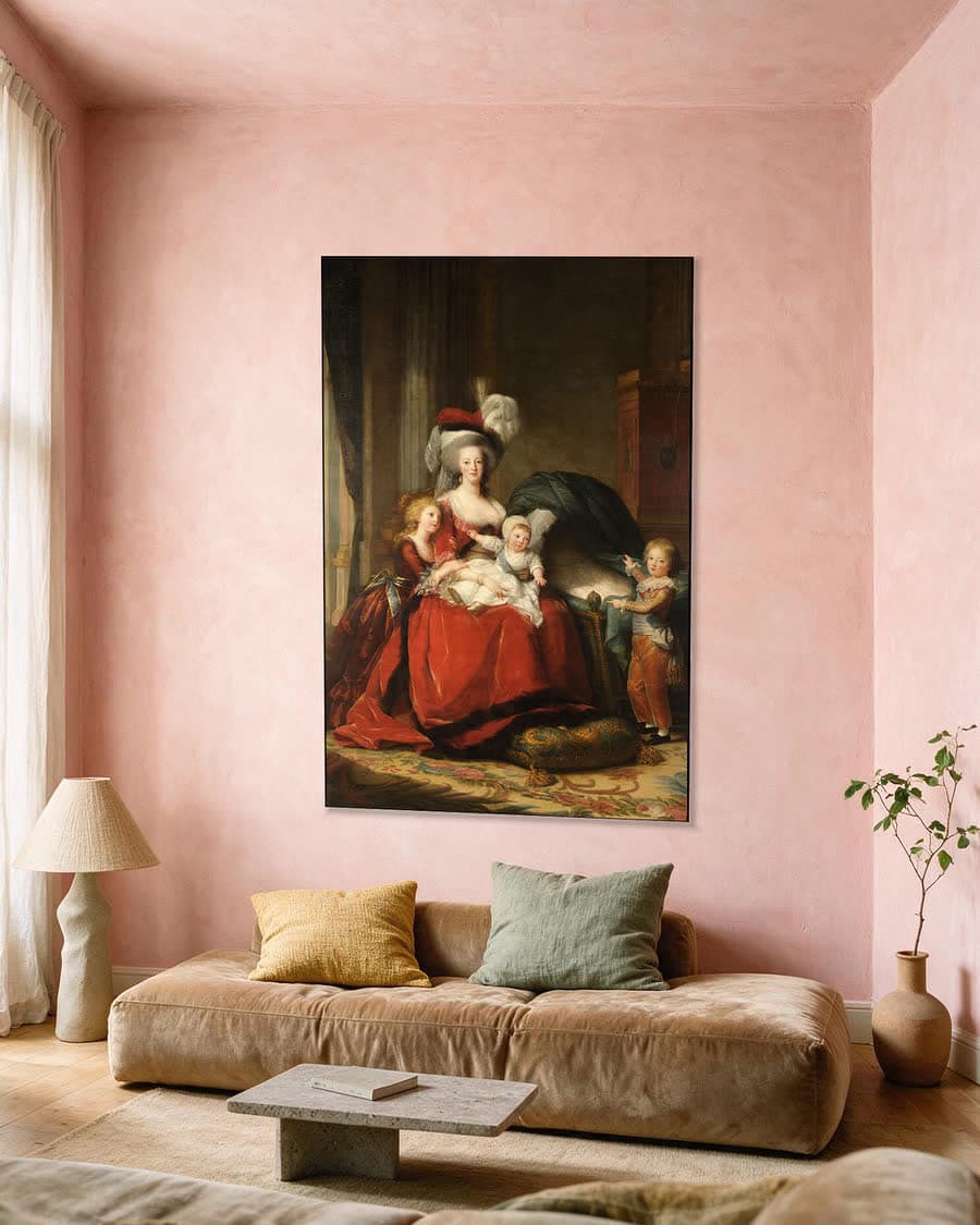 Marie Antoinette en haar kinderen in een aluminium frame aan dezelfde muur