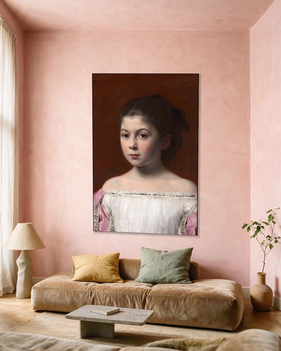 Marie-Yolande de Fitz-James in een aluminium frame aan dezelfde muur