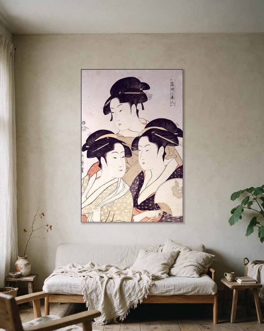 Drie schoonheden in een aluminium frame aan dezelfde muur