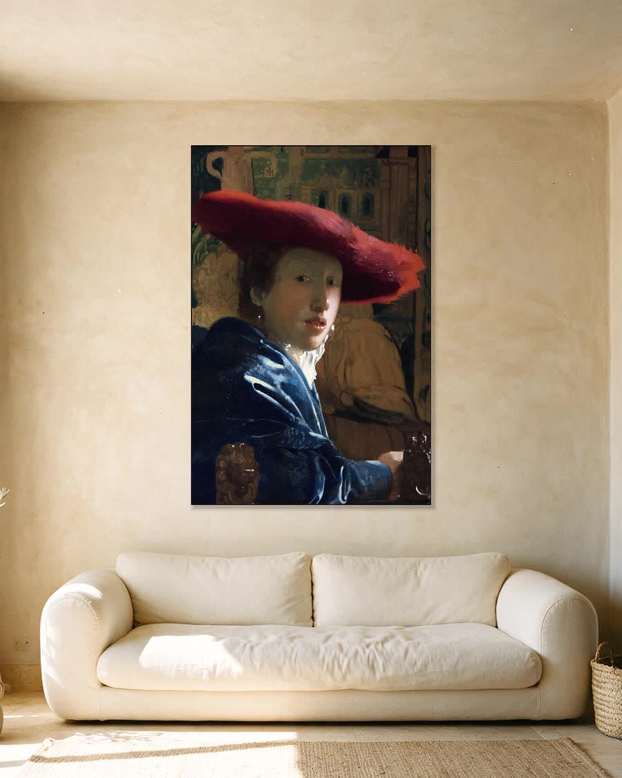Meisje met de Rode Hoed in een aluminium frame aan dezelfde muur