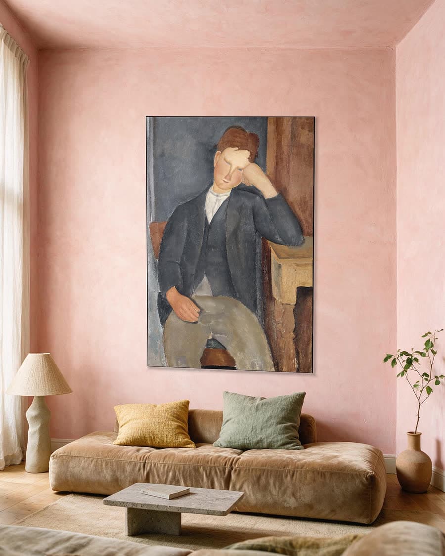 De jonge leerling in een aluminium frame aan dezelfde muur