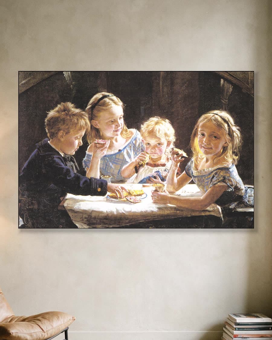 Vier kinderen aan de maaltijd in een aluminium frame aan dezelfde muur