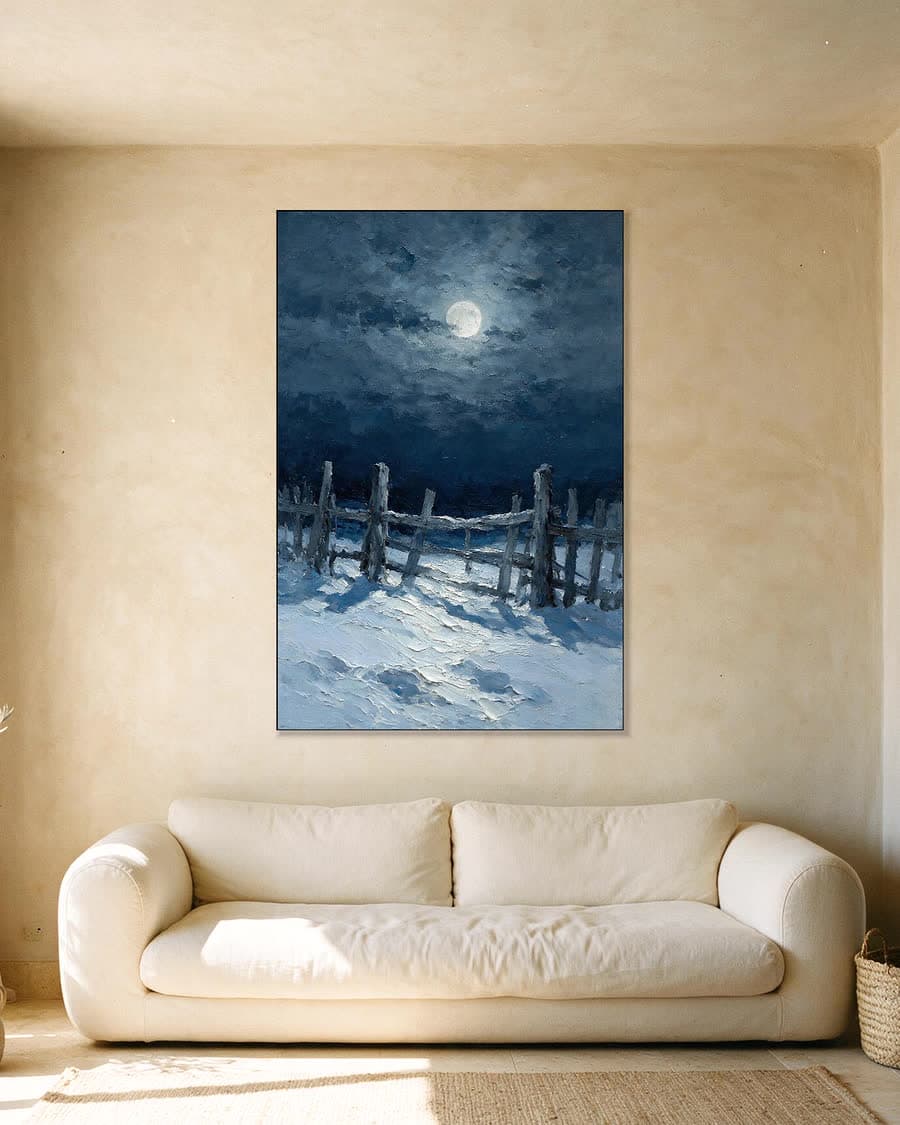 Hek in de sneeuw in een aluminium frame aan dezelfde muur