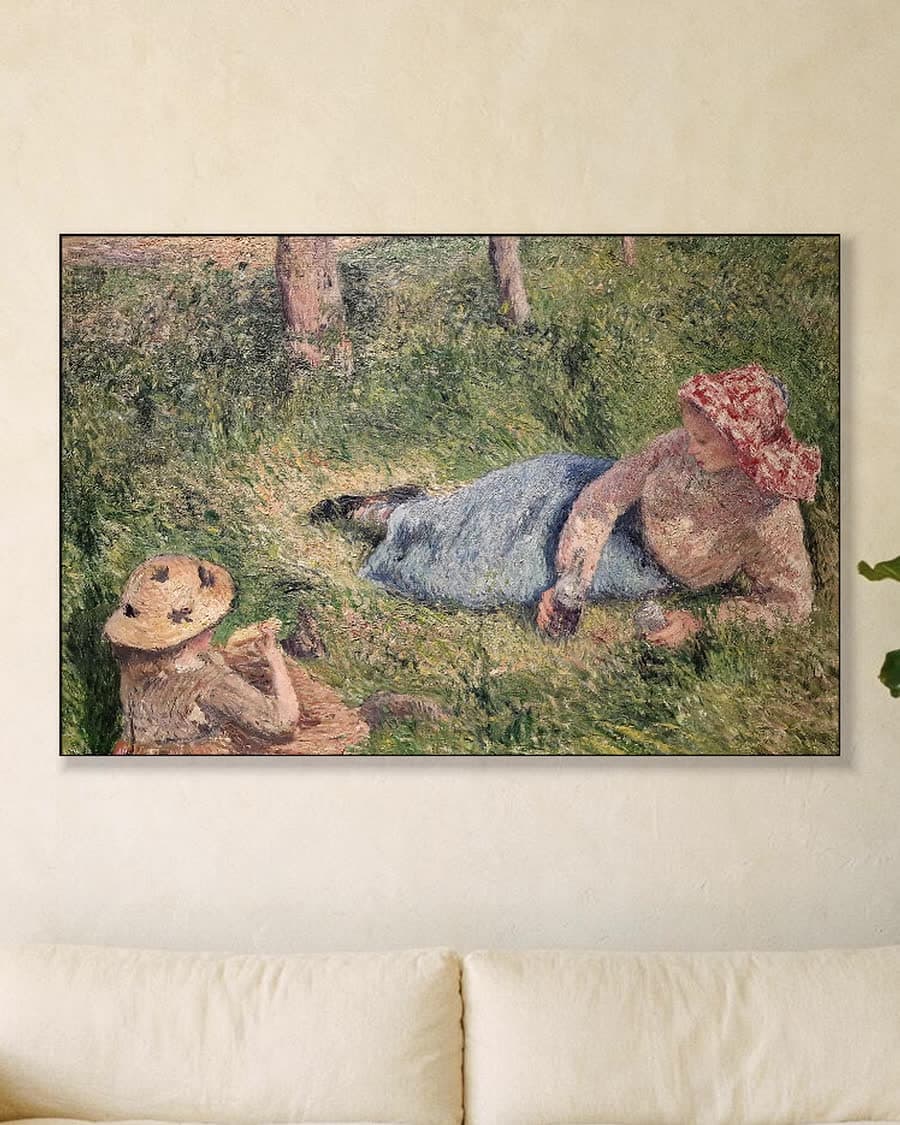 Middagrust, meisje en jonge boerin in een aluminium frame aan dezelfde muur