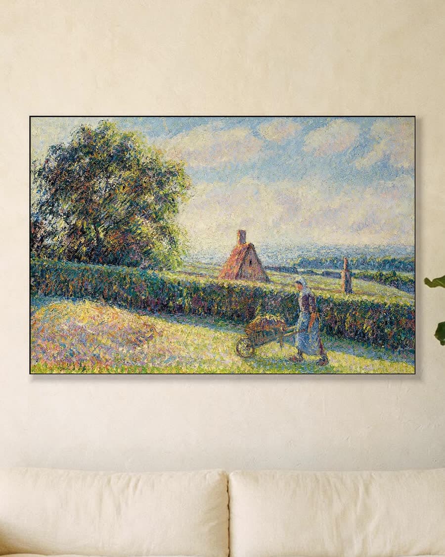 Vrouw met een kruiwagen, Éragny in een aluminium frame aan dezelfde muur