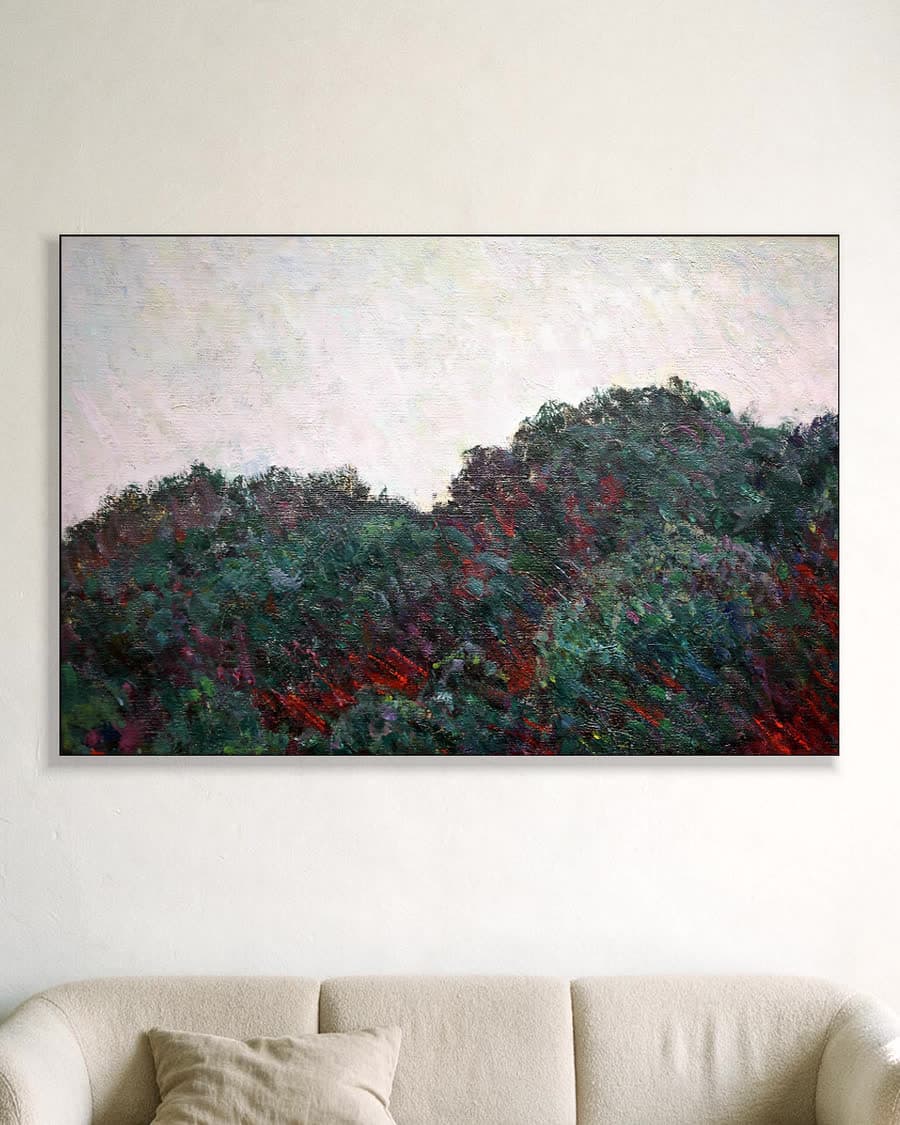 Onder de pijnbomen in een aluminium frame aan dezelfde muur
