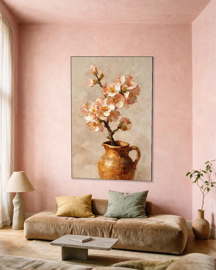 Bloesem in een kruikje in een aluminium frame aan dezelfde muur