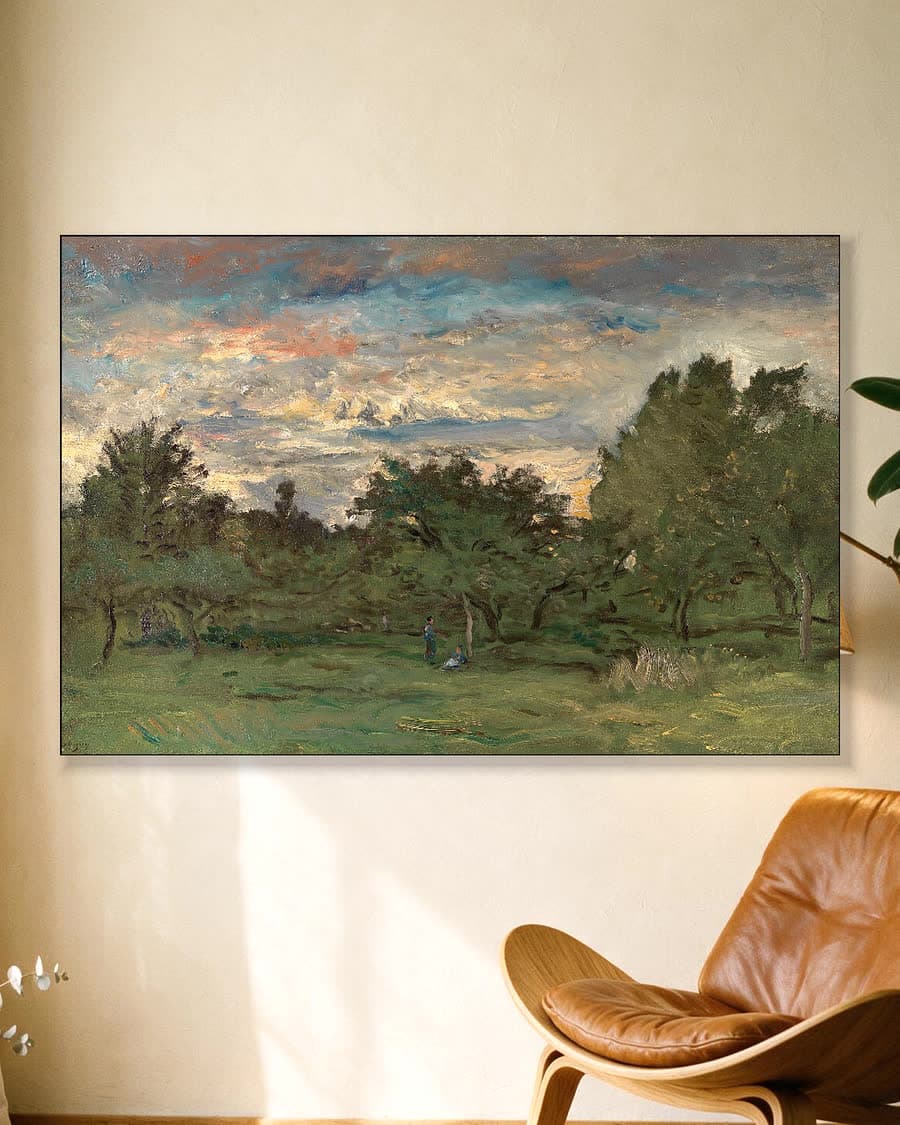 Avondlucht boven het bos in een aluminium frame aan dezelfde muur