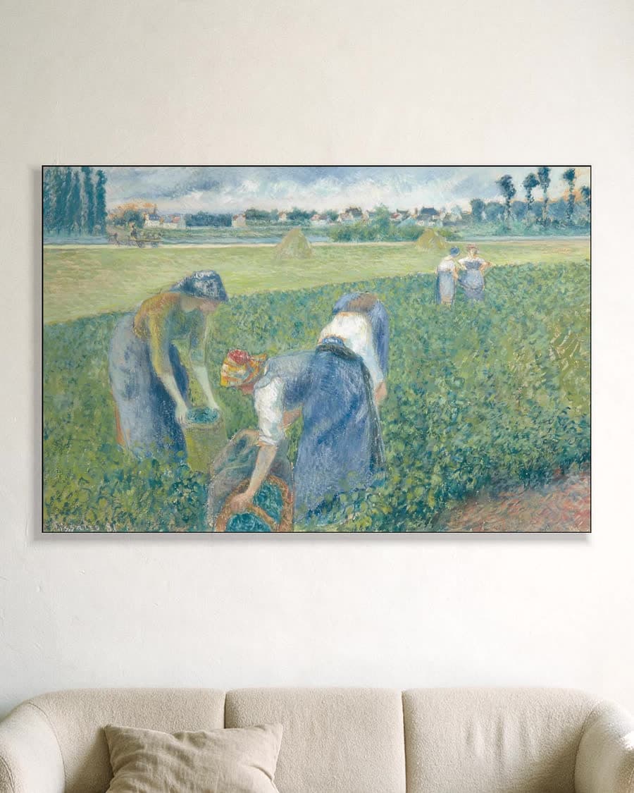 Boerinnen aan het werk op het veld, Pontoise in een aluminium frame aan dezelfde muur