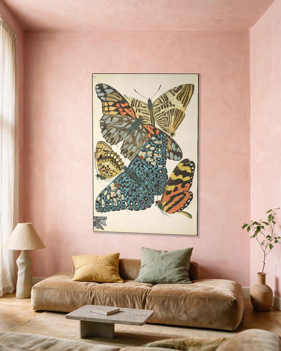 Papillons Pl. 03 (1920) in een aluminium frame aan dezelfde muur