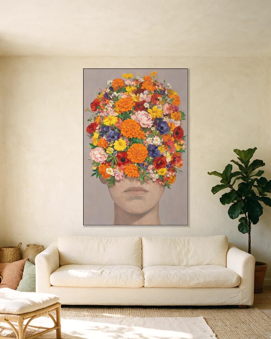 Aangesneden kop in een aluminium frame aan dezelfde muur