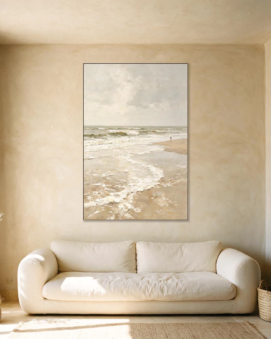 Schuim op nat zand in een aluminium frame aan dezelfde muur