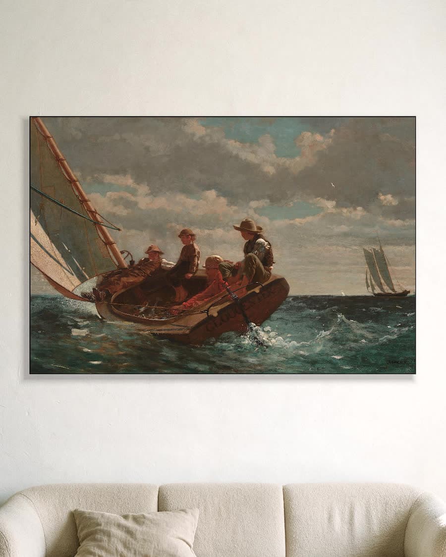 Breezing Up (A Fair Wind, 1876) in een aluminium frame aan dezelfde muur
