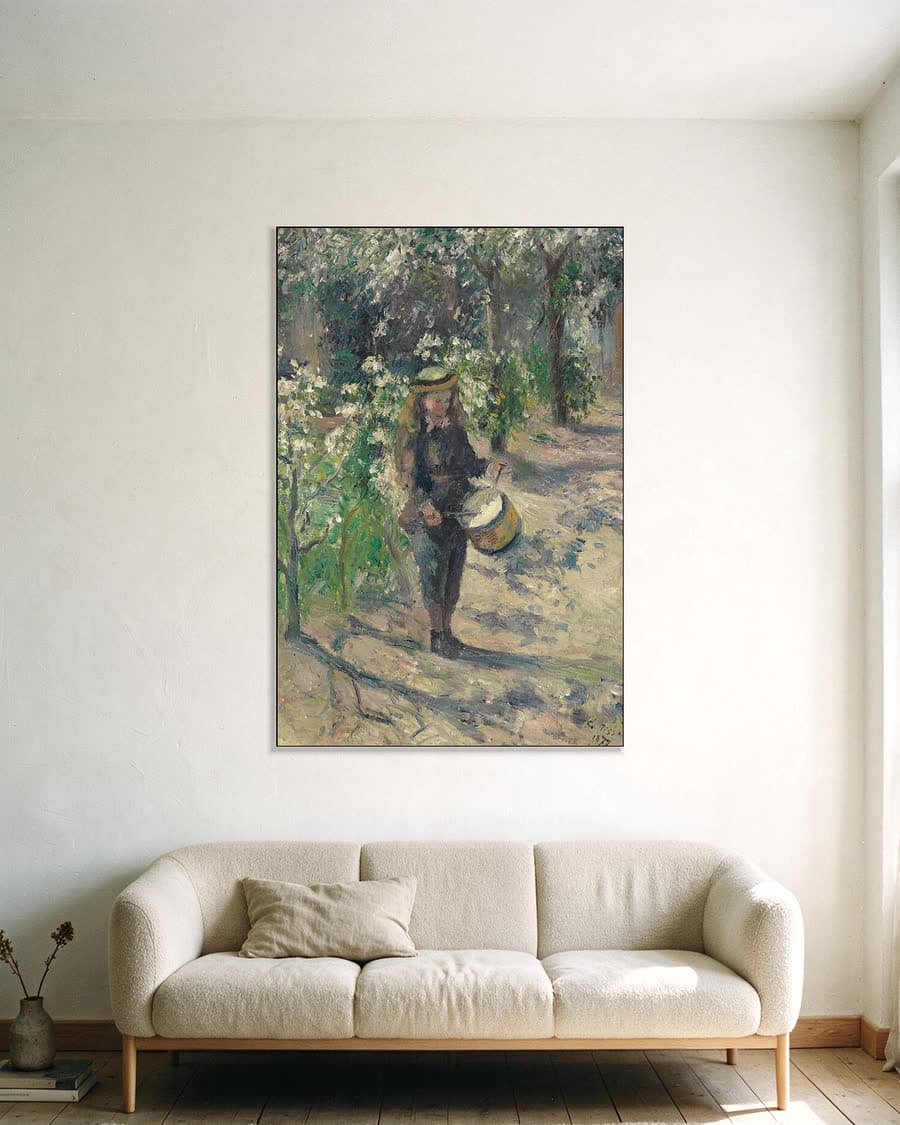 Kind met trommel in een aluminium frame aan dezelfde muur