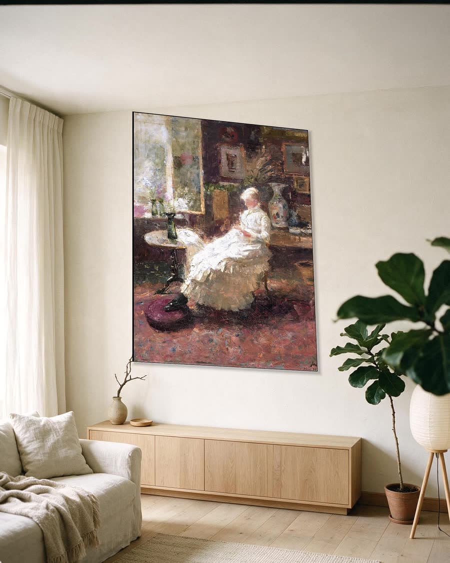 Portret van Annie Toorop-Hall in een aluminium frame aan dezelfde muur