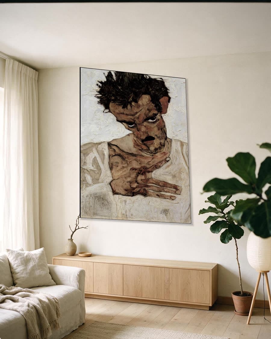 Zelfportret met gebogen hoofd in een aluminium frame aan dezelfde muur
