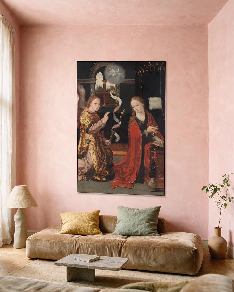 De annunciatie in een aluminium frame aan dezelfde muur