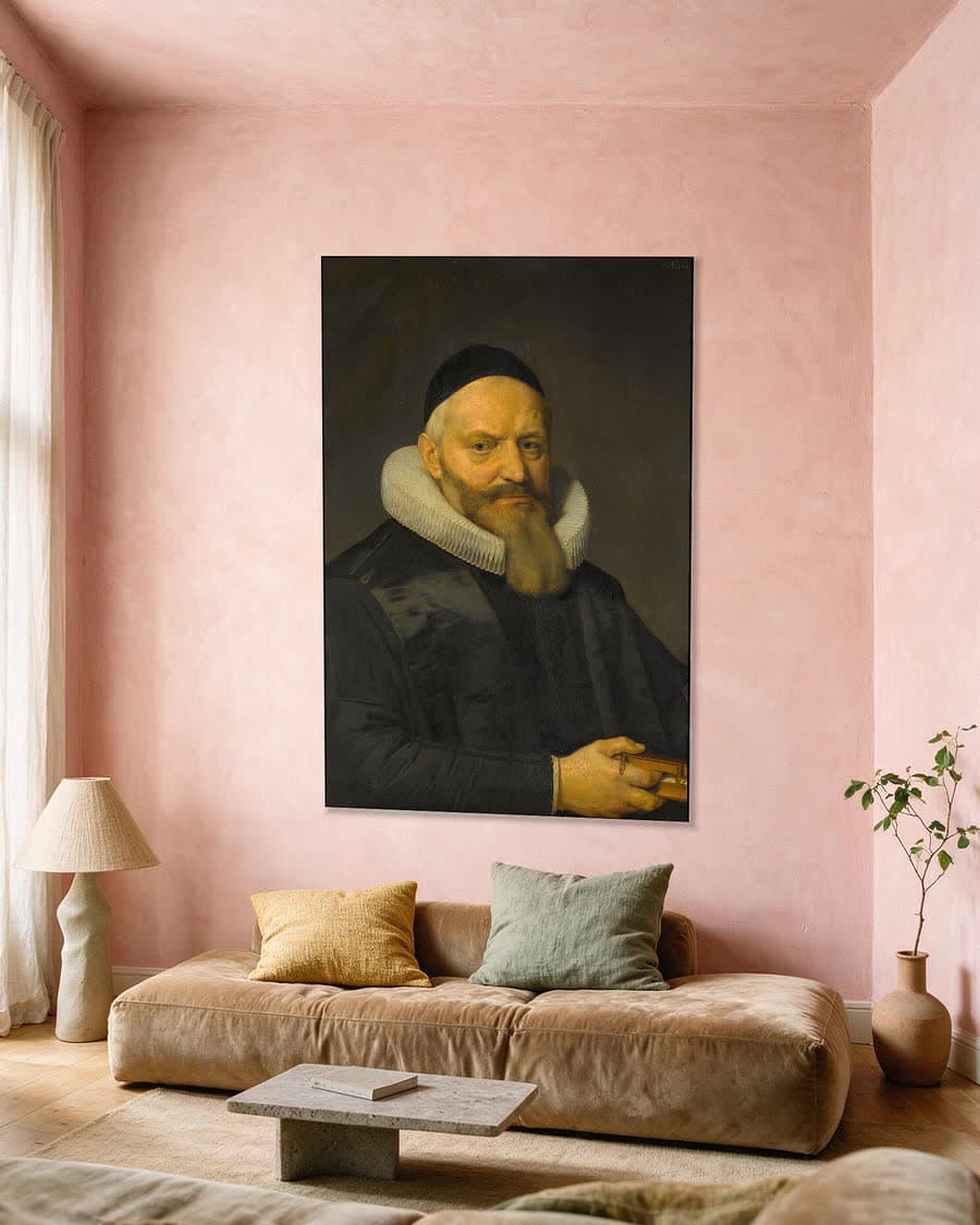 Portret van Anthony de Wale in een aluminium frame aan dezelfde muur