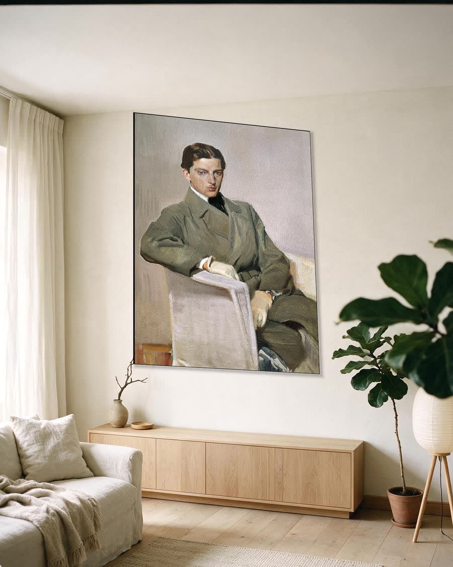 Portret van een jongeman in een aluminium frame aan dezelfde muur