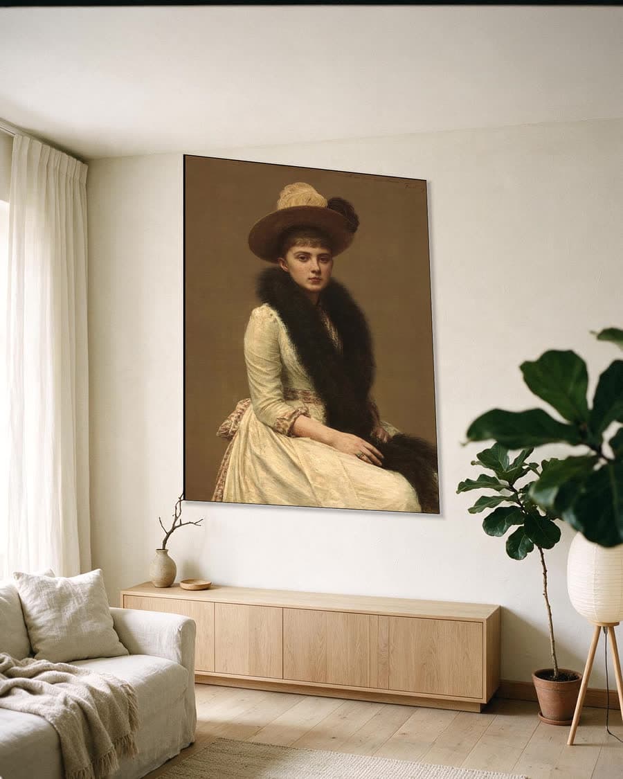 Portret van Sonia in een aluminium frame aan dezelfde muur