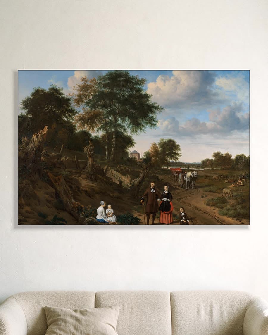 Portret van een echtpaar met twee kinderen en een min in een landschap in een aluminium frame aan dezelfde muur