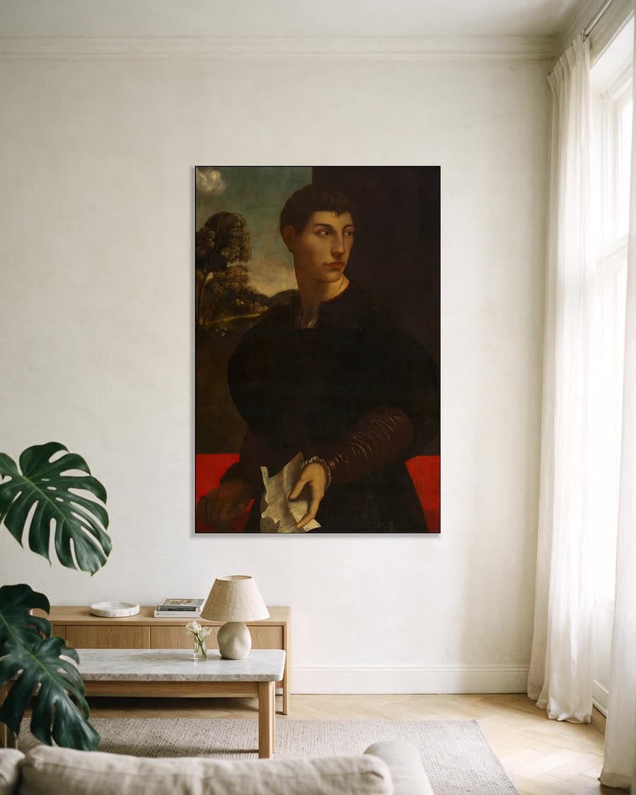 Portret van een jongeman in een aluminium frame aan dezelfde muur