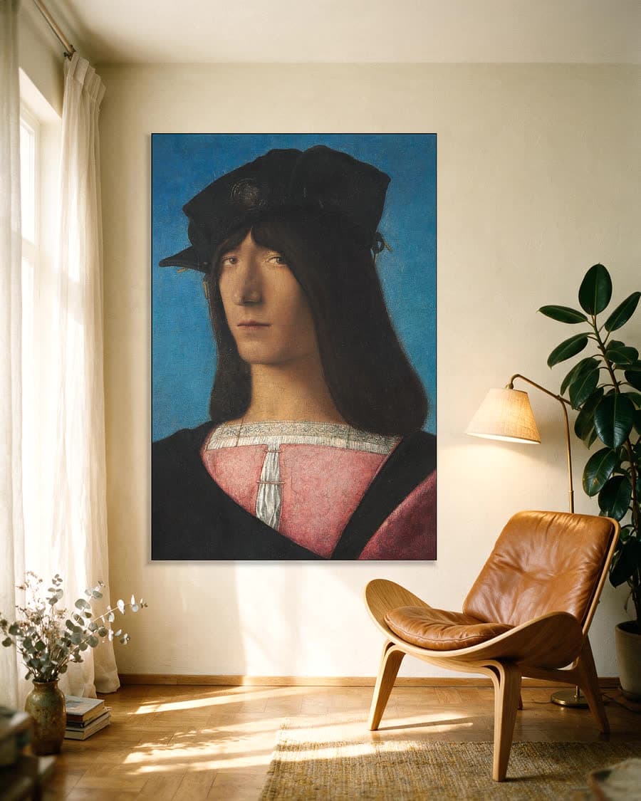Portret van een man in een aluminium frame aan dezelfde muur