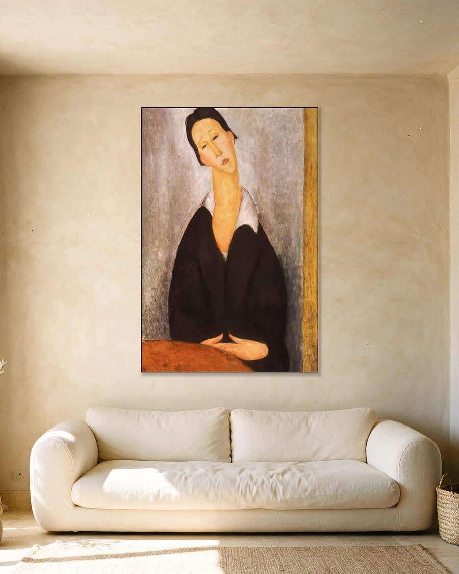 Portret van een Poolse vrouw in een aluminium frame aan dezelfde muur