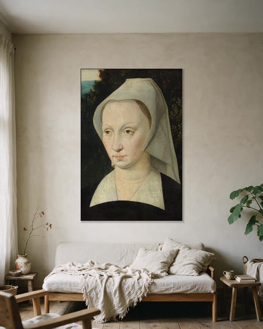 Portret van een vrouw in een aluminium frame aan dezelfde muur
