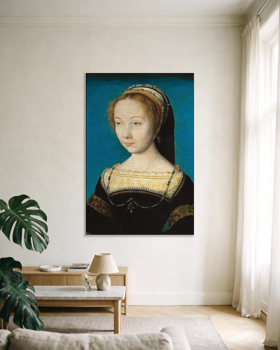 Portret van een vrouw in een aluminium frame aan dezelfde muur