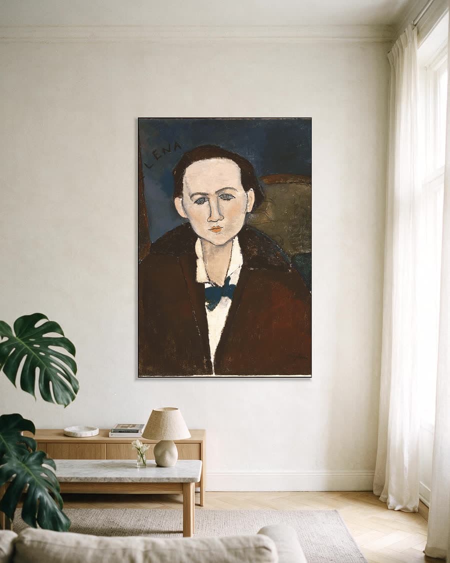 Portret van Elena Povolozky in een aluminium frame aan dezelfde muur