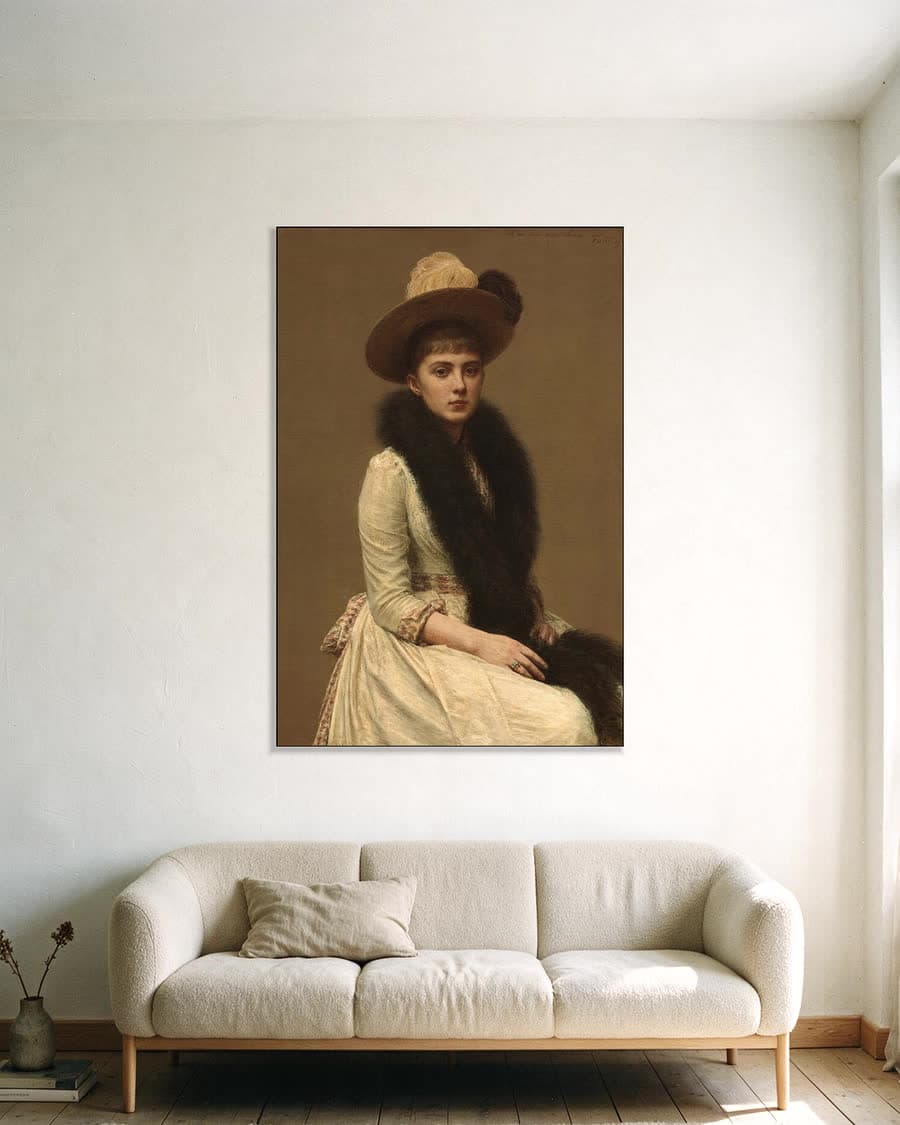 Portret van Sonia in een aluminium frame aan dezelfde muur