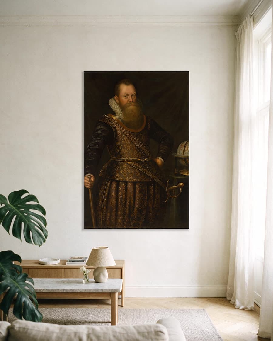 Portret van Frederik de Houtman (1571-1627) in een aluminium frame aan dezelfde muur