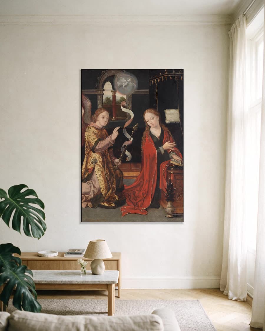 De annunciatie in een aluminium frame aan dezelfde muur